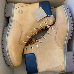 WOMENS TIMBERLAND BOOT • 8.5 US ⚡️